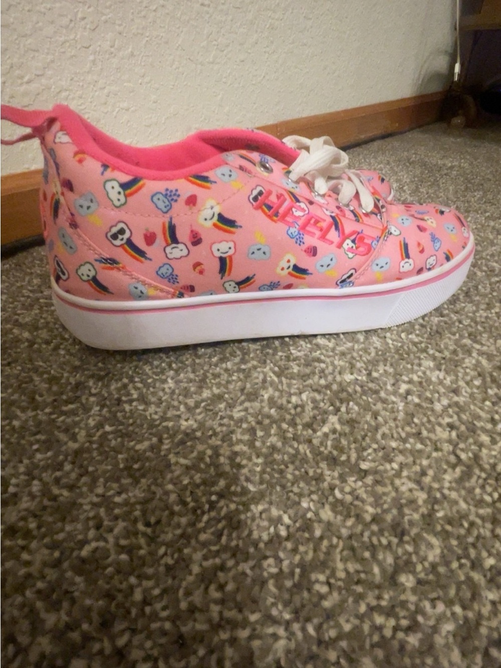 Heelys women’s Pink Rainbow & Emoji Print Skate Sneakers